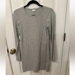 Aritzia “Willow Free” Fitted Gray Crew Neck Dress Sz M